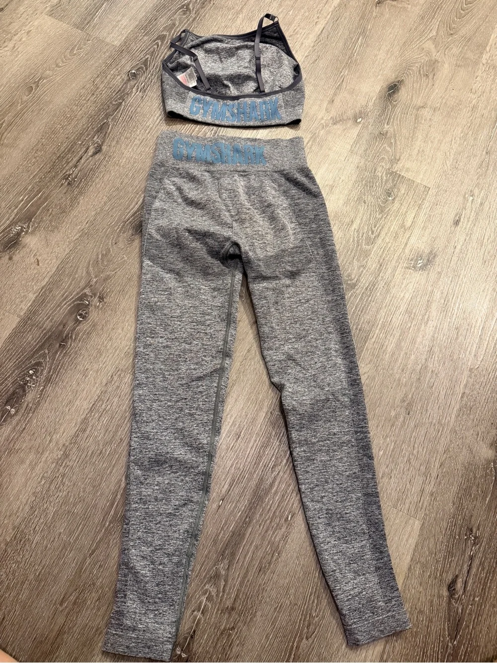 LIKE NEW!! Gymshark 2 piece outfit leggings and padded bra top
